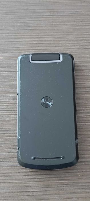 Se vinde Motorola Gleam și Nokia 6303