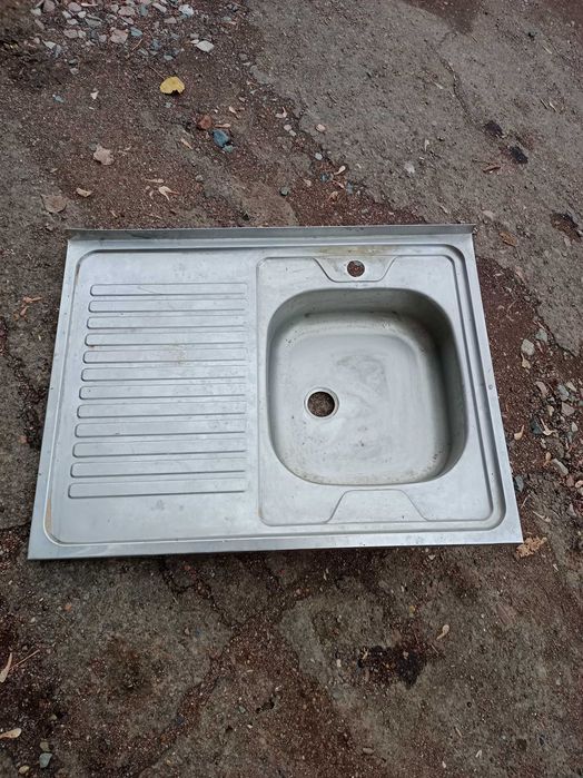 Продам раковину металлическую в хорошем состоянии
