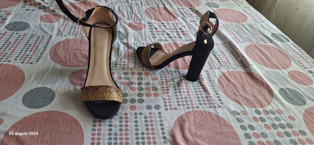 Sandale piele întoarsă mărimea 38