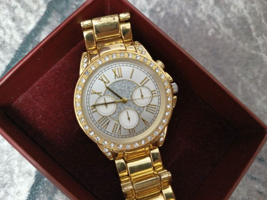 Vând 2 ceasuri dama Quartz