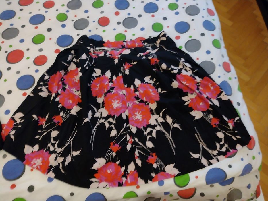 Fusta scurta  de bumbac  cu buzunare  în cloș