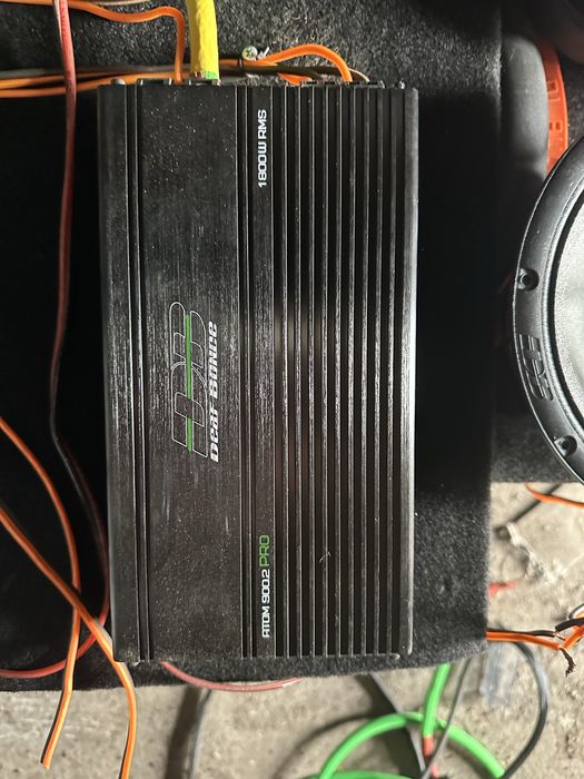 Продам сабвуфер и усилитель на фронт