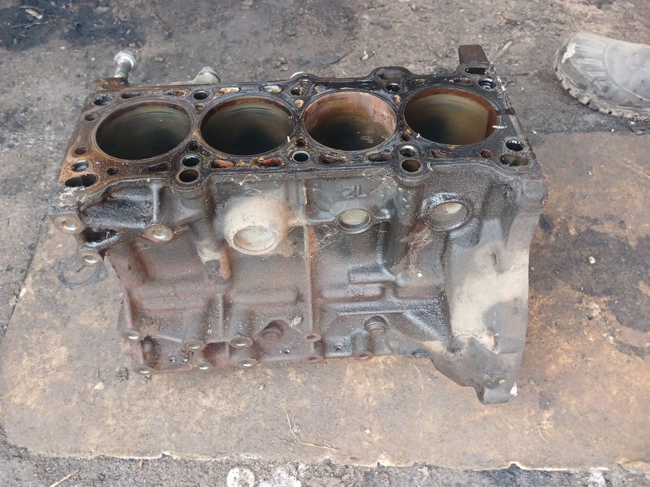 Блок двигателя Мазда 323 ZL