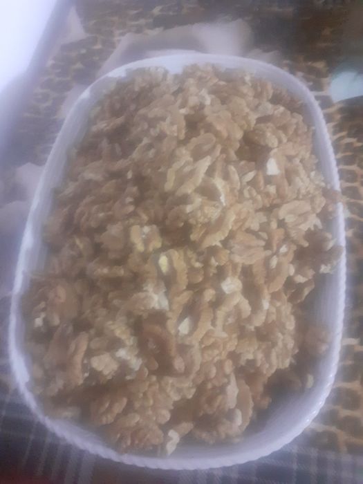 Vînd miez de nuca 2025 curat fara negru sau coji