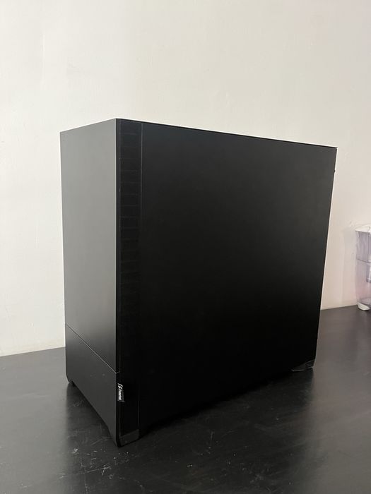 Carcasa fractal design pop silent negru mid