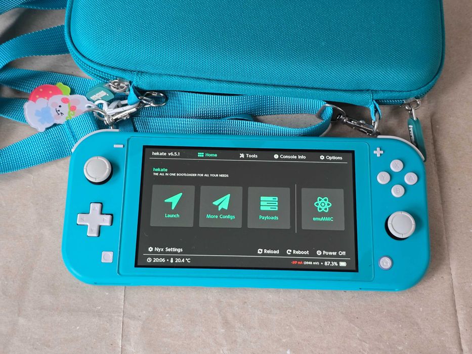 Nintendo Switch Turquoise 128GB карта, Калъф, Протектор и Гръбче