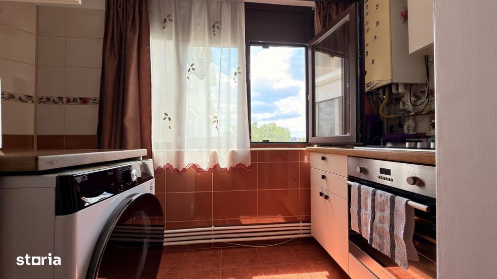 Apartament 2 camere decomandate transformat in 3 de vanzare in km 4-5