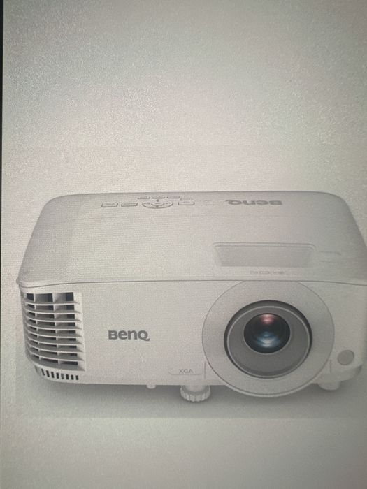 Проектор бренда BENQ