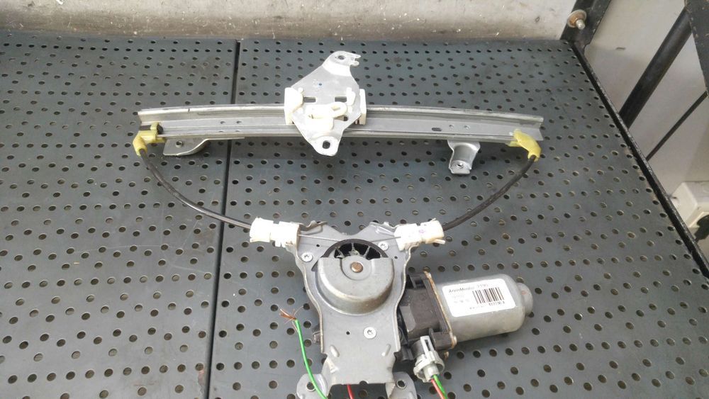 Macara cu motoras stanga spate nissan qashqai j10 nj10 jj10e 402190a
