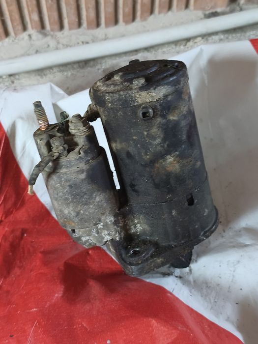 Vând faruri stopuri alternatoare unul cu servo unul fără electromotor