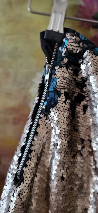 Fusta aurie cu paiete reversibile Stradivarius