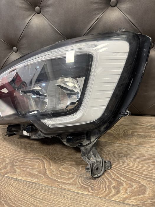Renault Master лед ляв фар фарове