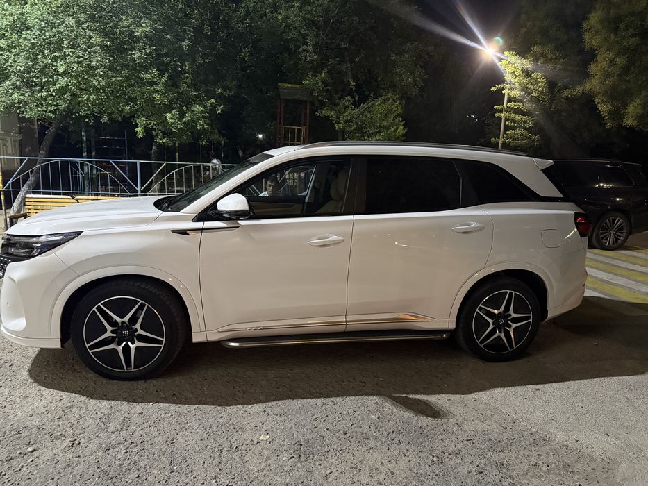 Dongfeng Fengon S508 Hybrid 2023