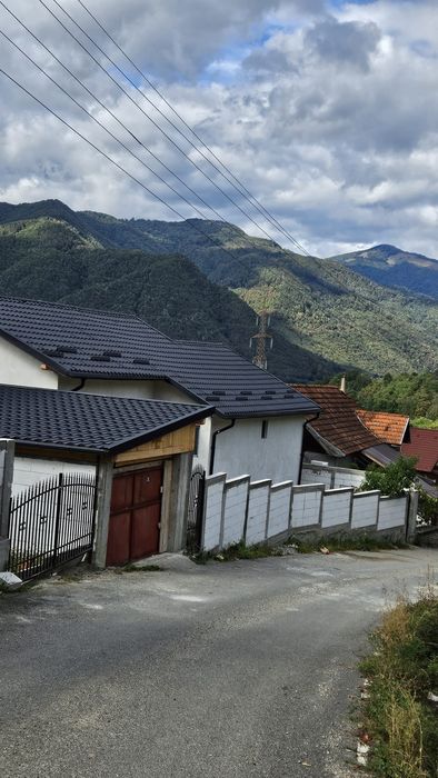 Ocazie! Casa la munte lângă Mănăstirea Cornet nod Autostrada Pitesti Sibiu
