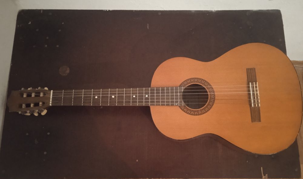 Продаю  гитару с45