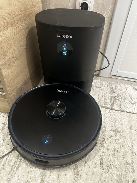 Прахосмукачка робот със станция