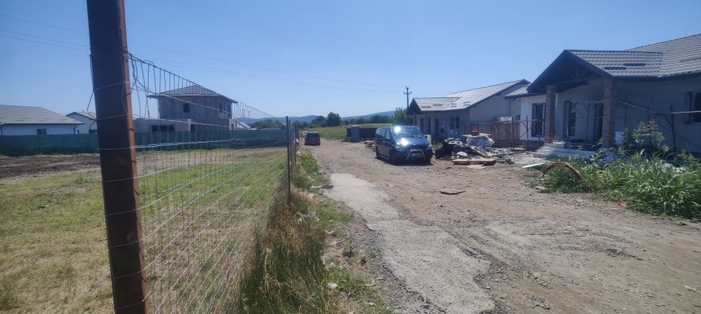 Teren de vanzare cu autorizatie de constructie!