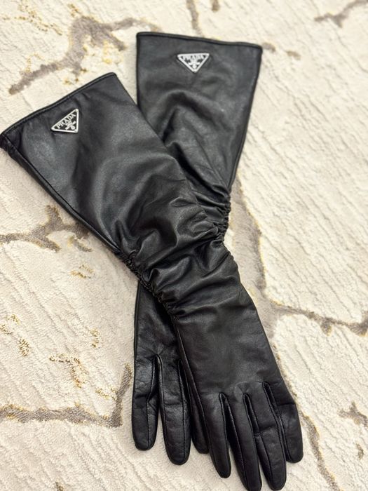 Кожаные перчатки Prada