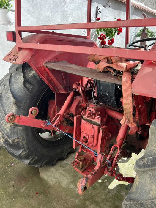 Vând tractor în stare bună de funcționare.