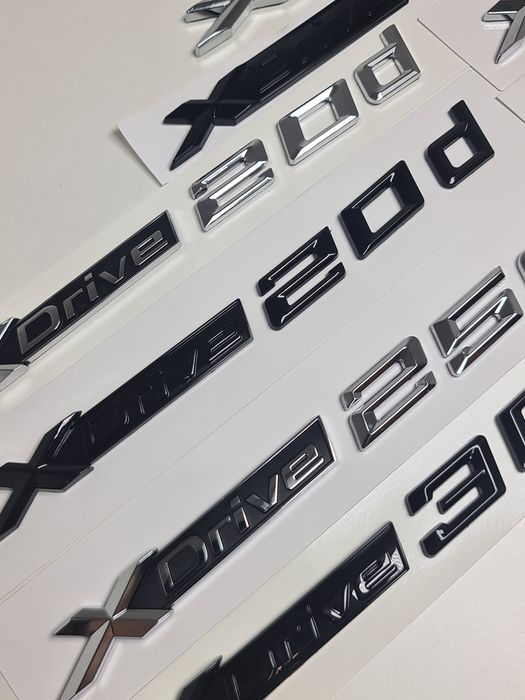 Emblema-Sigla-Logo-Stema-Xdrive-Bmw-20d-30d-35-40d-X1-X3-X4-X5-X6-F36-F32-F01-F25-F26-G01-G02-G11-G30-G20-F10-F30-E70-E71-F15-F16-G05-G06-Negru-Lucios