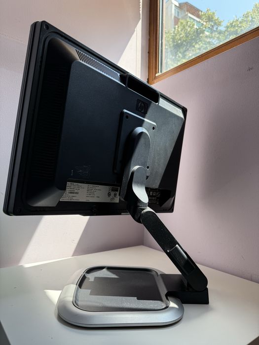 Офис монитор HP 22" Widescreen LCD 160°