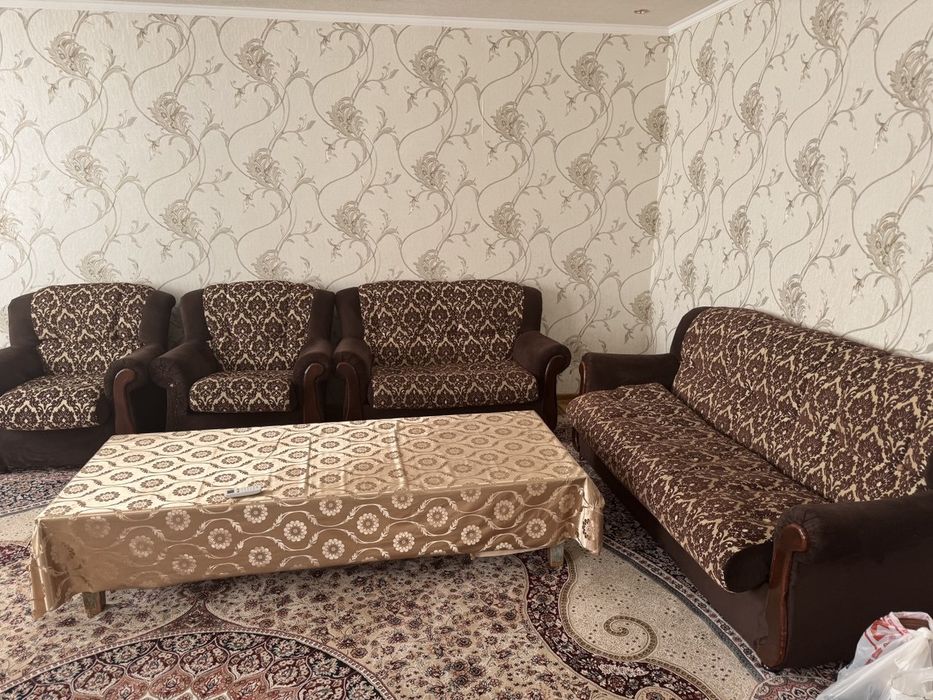 мягкий мебель, диван и кресло