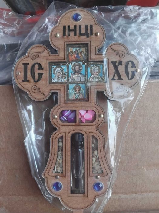 Икони и кръстове