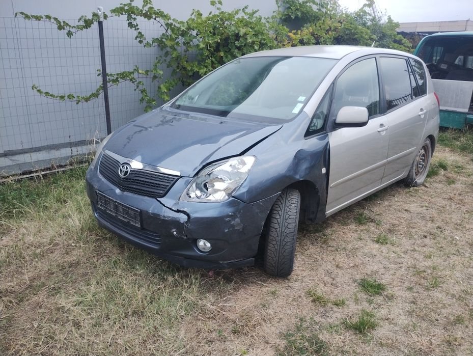 2 бр Тойота Корола Версо на части