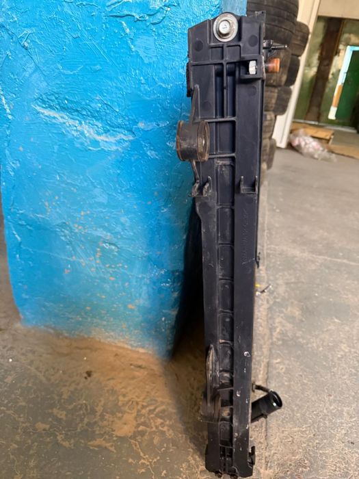 Радиатор на тойота LC 200