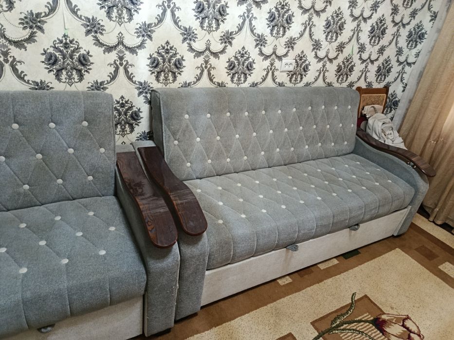 Продам диван с кресломи