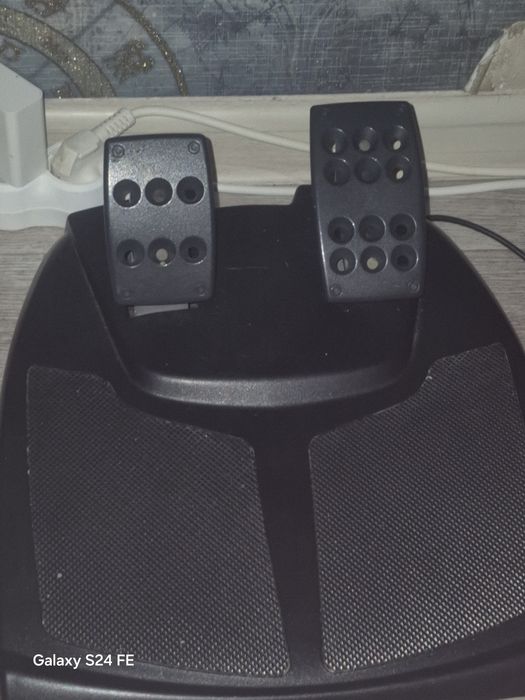 Руль игровой Logitech momo