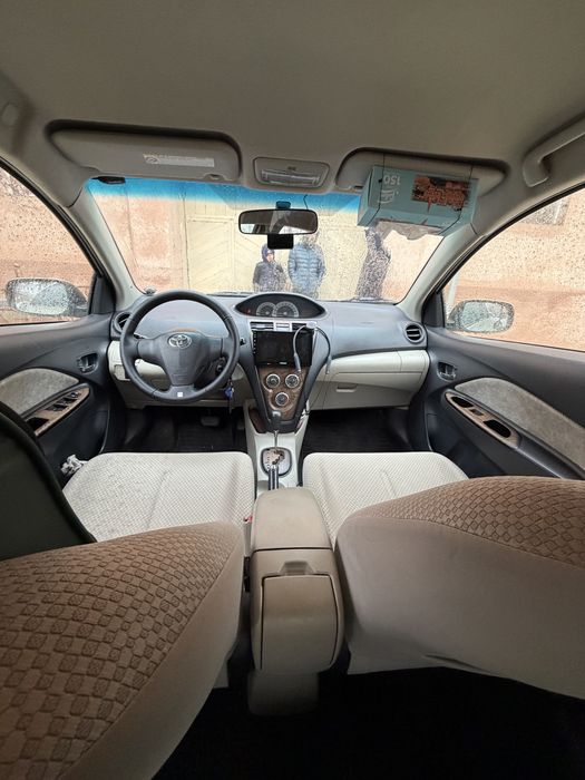 Srochna sotiladi Toyota yaris 2007 yil full ideyal