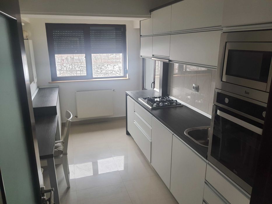 Inchiriez apartament 3 camere mobilat complet, Regal Residence, loc de parcare inclus