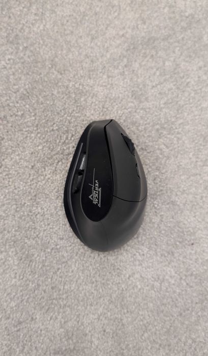 Вертикална мишка за компютър