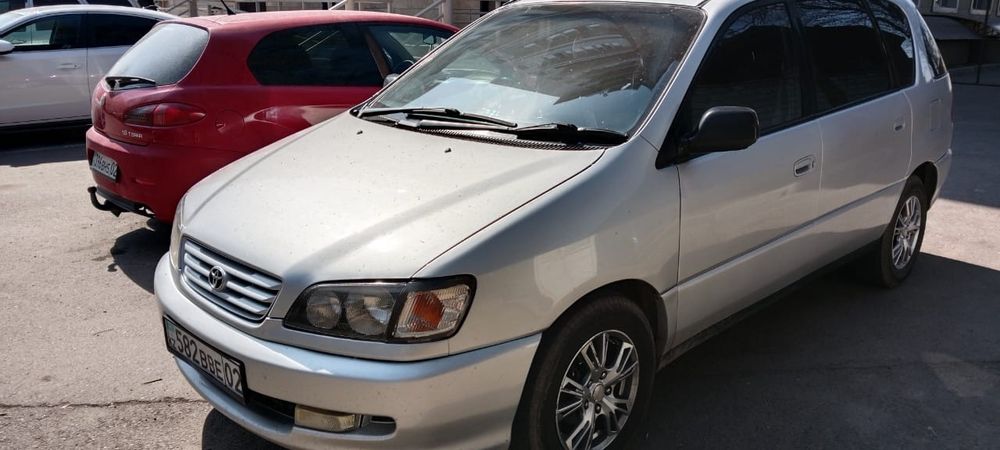 Авто машина тойота ипсум