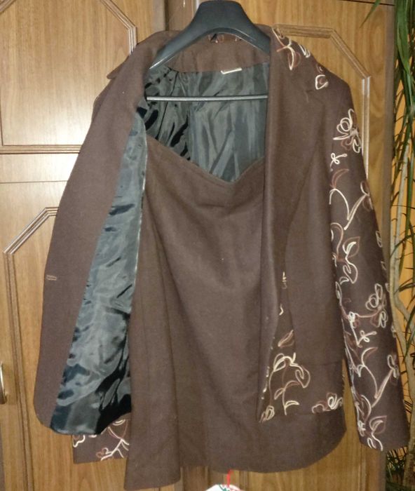 Costum de dama cu fusta