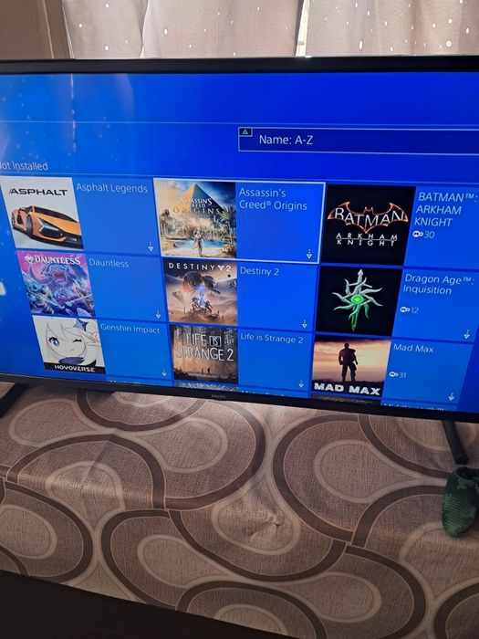 Продавам ps4 slim