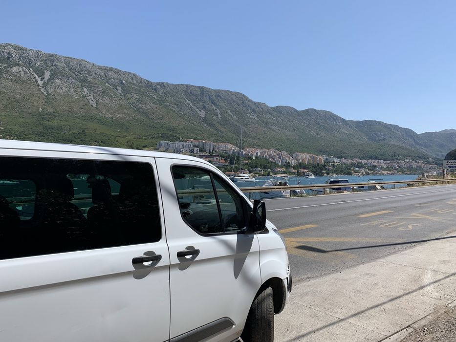 Inchiriere microbuz 9 locuri – FĂRĂ ȘOFER | Ideal pentru vacanțe în familie!  *preturi de la 70€/zi