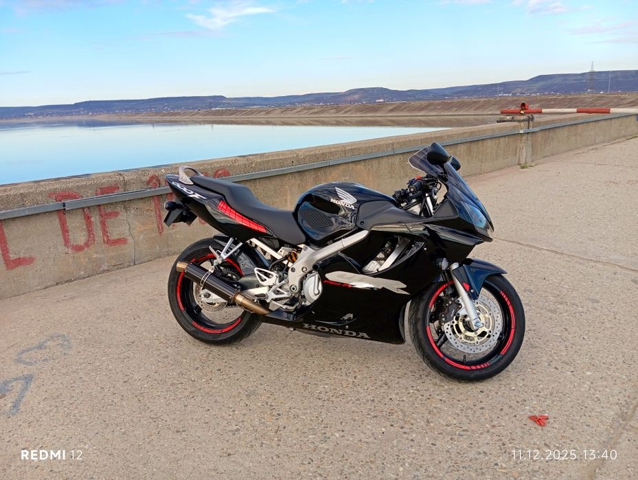Vând Honda CBR f4i