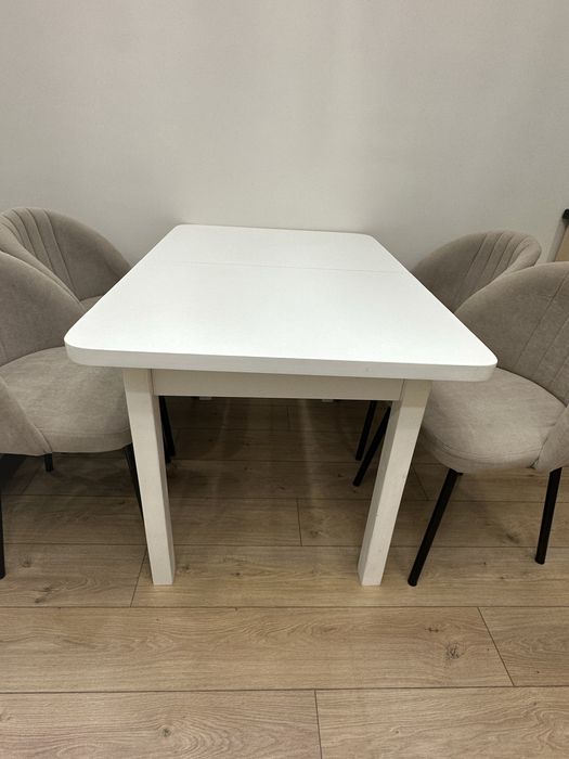 Стол со стульями