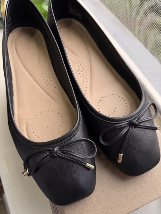 Продам кожаные балетки Clarks 38-39 размера