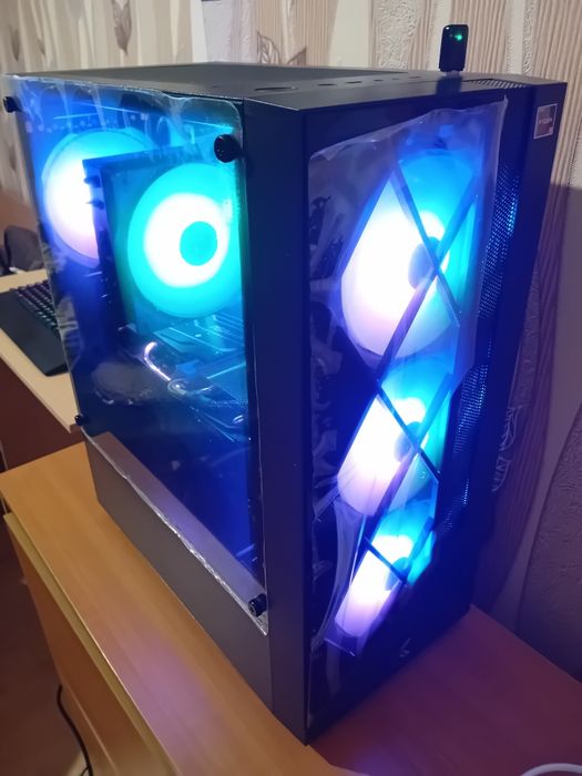 Гейминг компютър  ryzen 5 1600x rx6600 ssd 256