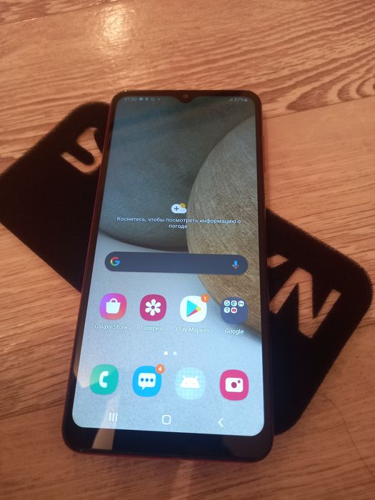 Samsung A12 телефон