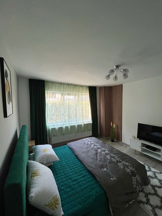 Inchiriez CASA+curte