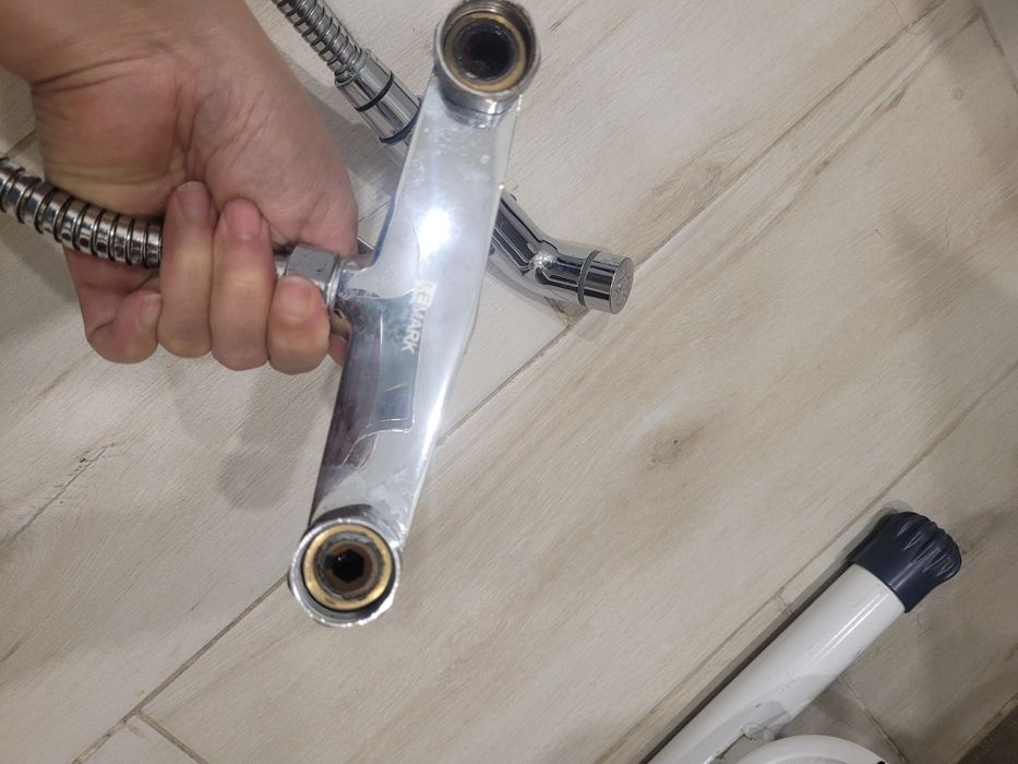 Продам смеситель для ванны Lemark, Чехия,