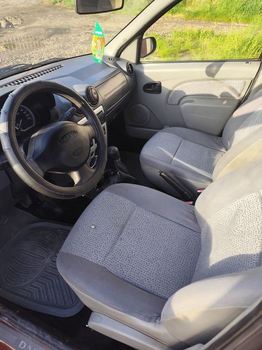 Vând Dacia Logan