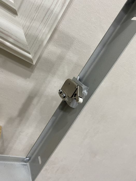 Продам универсальный люк Univeil