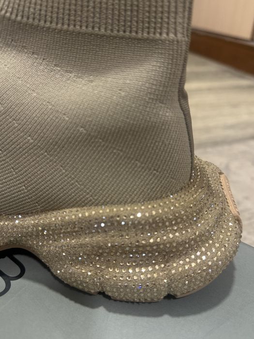 Продам кроссовки Balenciaga