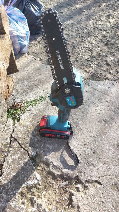 Мини Резачка за клони.