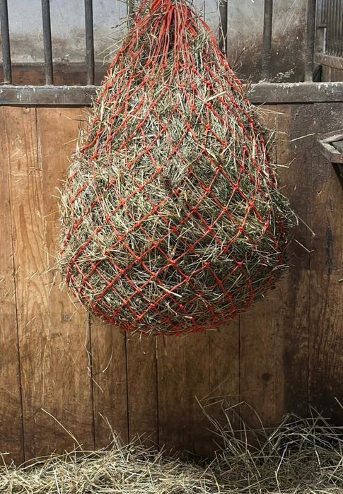 Plasa de fân pentru cai baloți